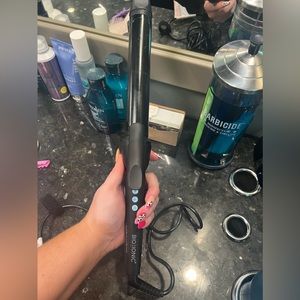 Bio ionic 1.25 curling iron, has a couple scratches only used a few times